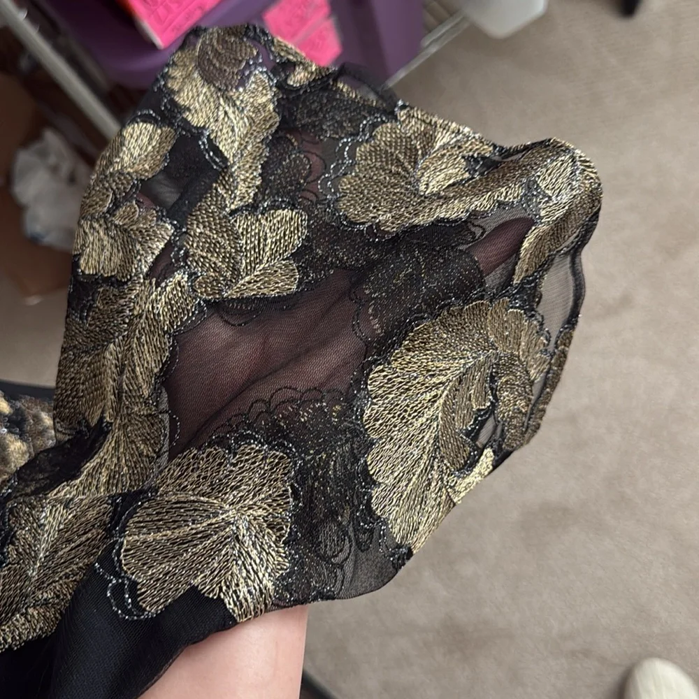 Gold leaf embroidery blazer - Picture 5 of 12